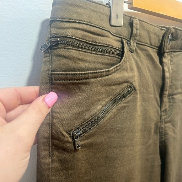ZARA BASIC Z1975 denim size 8, army green, frayed hem, zipper and button front - Picture 3 of 9